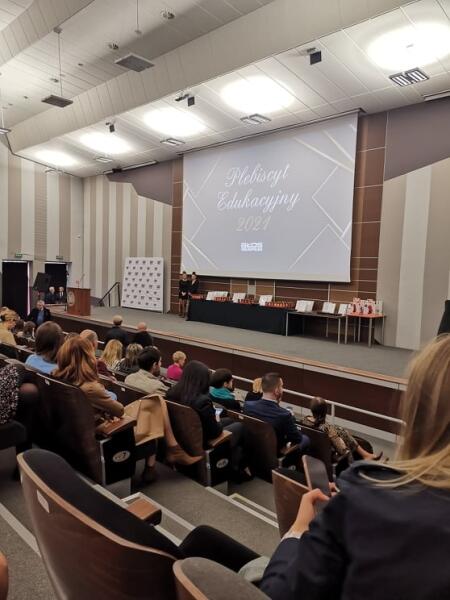 NASZA NAUCZYCIELKA WYRÓŻNIONA W PLEBISYCIE EDUKACYJNYM