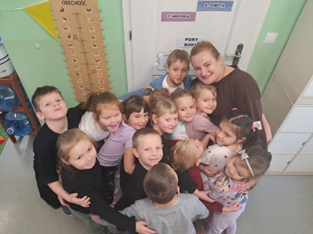 Dzień Życzliwości u Pszczółek oraz udział w konkursie ''pocztówki pełne życzliwości''