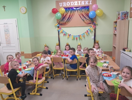 Zimowe urodzinki w grupie ''Pszczółki''